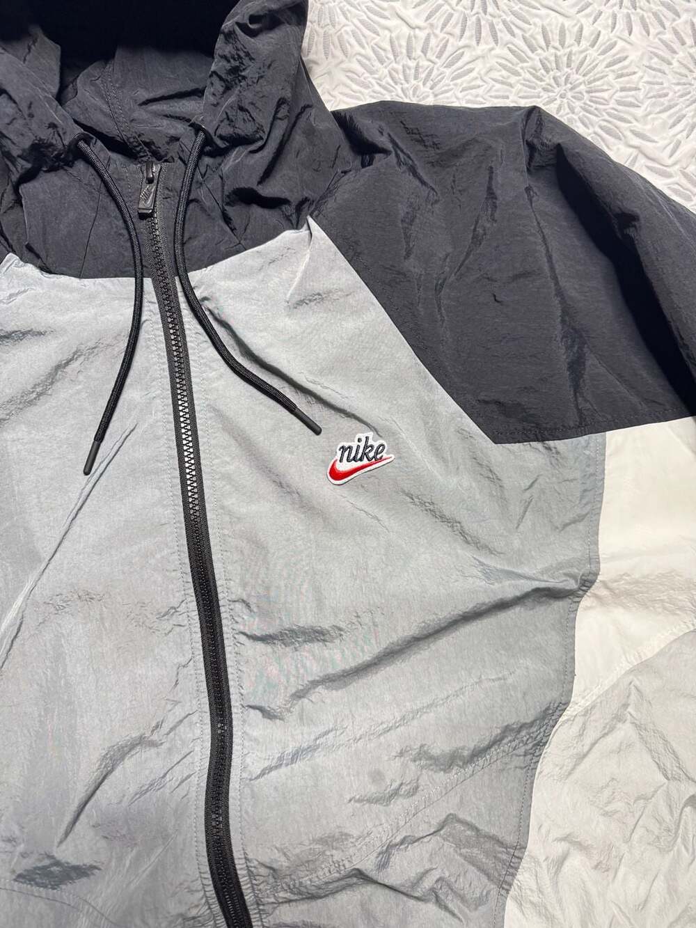 Nike Heritage Windrunner Jacket Size XL Black Gray White Woven